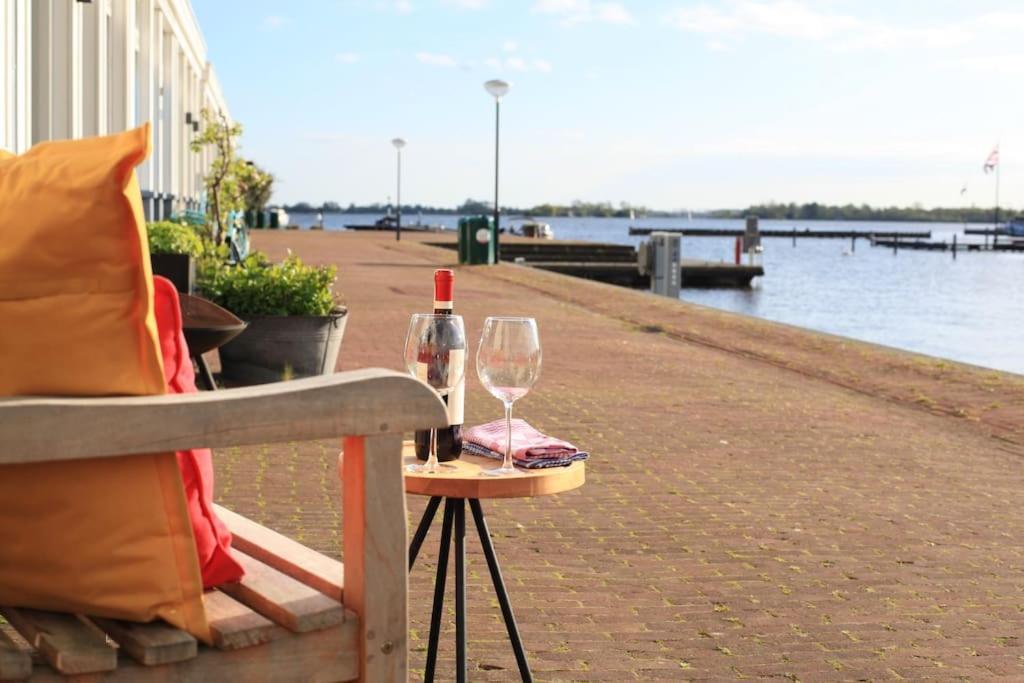 Luxury Harbour Suite With Private Parking Лоосдрехт Екстериор снимка