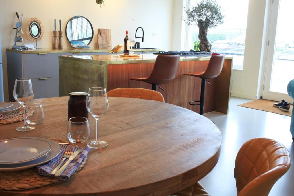 Luxury Harbour Suite With Private Parking Лоосдрехт Екстериор снимка