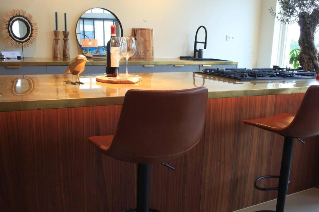 Luxury Harbour Suite With Private Parking Лоосдрехт Екстериор снимка